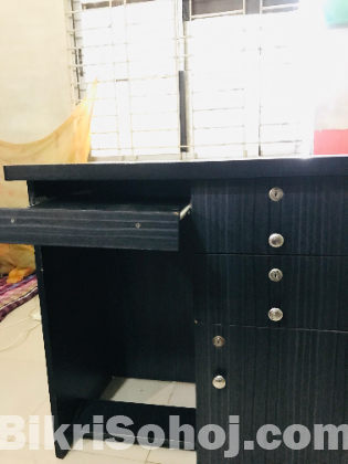 কম্পিউটার ডেক্স